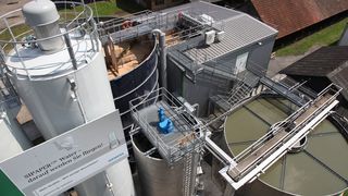 Sicht auf die Abwasserreinigungsanlage von Siemens bei der Albert Köhler
GmbH & Co. KG in Gengenbach  (Bild: Siemens)