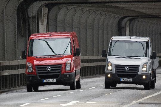 Je nach Gewicht und Karosserie oder Aufbau finden an der Hinterachse des Crafter entweder Einblatt-Parabelfedern, Zweiblattfedern oder Zweiblattfedern mit zusätzlicher Stützblattfeder Verwendung. (Archiv: Vogel Business Media)