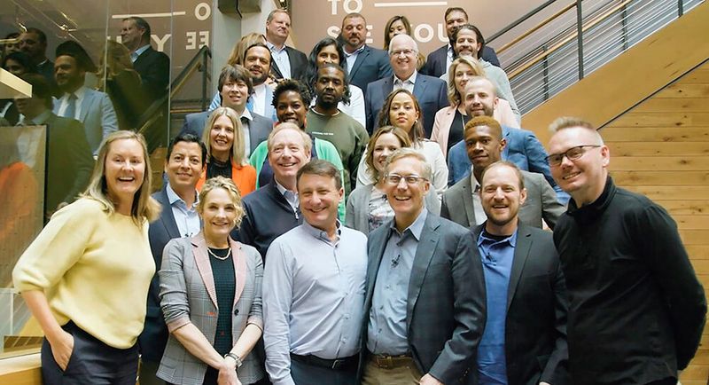 5.10.2017: Microsoft launcht TechSpark; im Bild TechSpark-Partners aus den USA und Mexiko mit dem Microsoft Präsidenten Brad Smith.  (Bild: Microsoft)