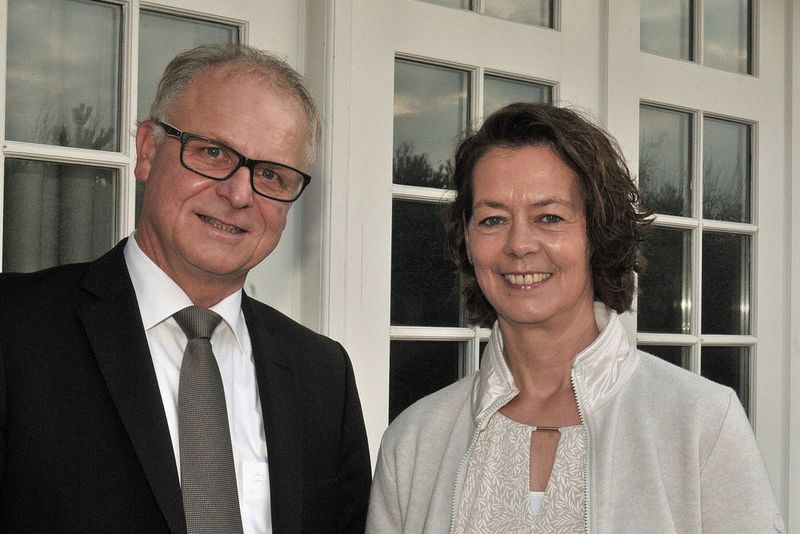 Da sich der bisherige Präsident Rolf-Dieter Fröhling einer neuen beruflichen Herausforderung außerhalb des Kfz-Gewerbes widmet, wird die zwei Tage nach der Herbstakademie 2018 gewählte neue Präsidentin Nina Eskildsen, die Herbstakademie 2020 eröffnen. Dann … (Zietz / »kfz-betrieb«)