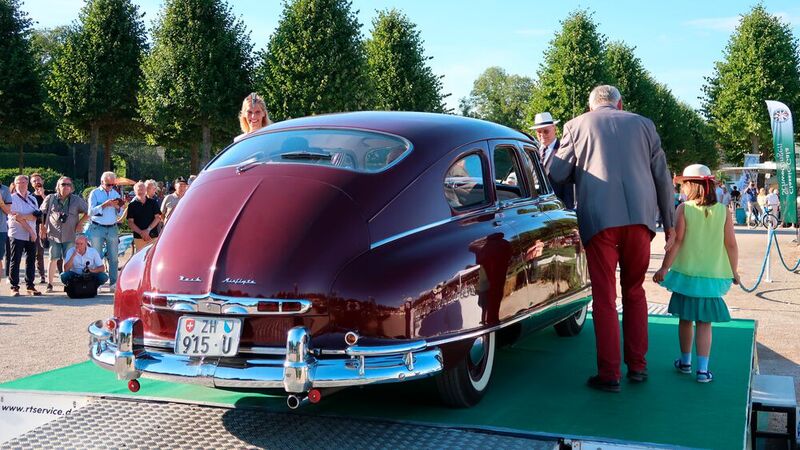 Ein Auto wie eine umgestülpte Badewanne: 1951er Nash Ambassador Airflyte. Unter der Karosserie mit verkleideten Rädern steckt ein Reihensechszylinder mit 3,8 Liter Hubraum und 115 PS. (Bild: Peter Diehl)