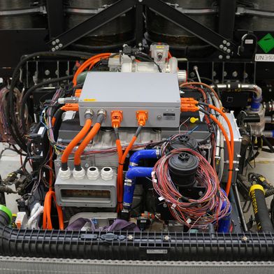 Der Brennstoffzellenstack „NM20“ im Versuchs-Lkw. (Bild: Elring Klinger)