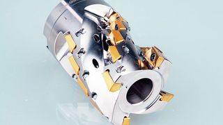 Der große Spanraum und die interne Kühlmittelzufuhr sorgen für eine effiziente Spanabführung. Das axiale Abstützen der Wendeschneidplatten der ersten Zahnreihe ermöglicht zudem eine höhere Stabilität beim Fräsen. (Bild: Dormer-Pramet)