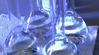 Verstöße gegen die europäische Chemikalienverordnung REACH werden in Zukunft härter bestraft. (Bild: Tüv Süd)