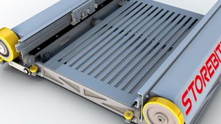 Durch verschiedene Lastaufnahmemittel ist der "Storebiter" für eine Vielzahl von Transportgütern geeignet.  (Bild: Gebhardt Fördertechnik)