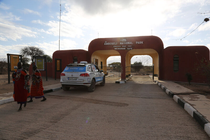 Für die Cape-to-Cape-2.0-Weltrekordfahrt wird der VW Touareg, der mit HBM Messtechnik ausgestattet ist, zum Startpunkt am Kap Agulhas in Südafrika gebracht. Dabei hat das Auto Äthiopien, Kenia, Tansania, Sambia und Simbabwe durchquert. (Challenge 4 GmbH)