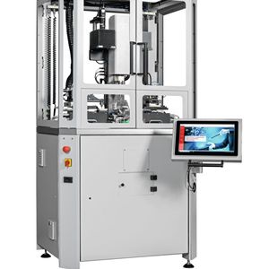 Beim neuen Speed Riveter Quick Change Montageautomat lassen sich dank komfortabler Bedienerführung rasch die Prozessdaten für neue Teile parametrieren und speichern.(Bild:  Covatec)