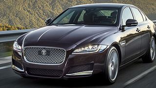 Jaguar stellt die Neuauflage des XF vor. Seine Aluminium-Ambitionen beweist die Marke auch hier: 75 Prozent der Karosse bestehen aus dem Werkstoff. (Foto: Jaguar)