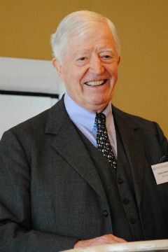 ZDK-Präsident Robert Rademacher zum Abschied von Günter Knoke: „Der Finanzminister verlässt die Kommandobrücke.“ (Foto: Baeuchle)