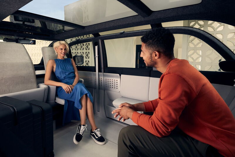 Im Innenraum des Canoo können Fahrgäste sich gegenüber sitzen. (Canoo)