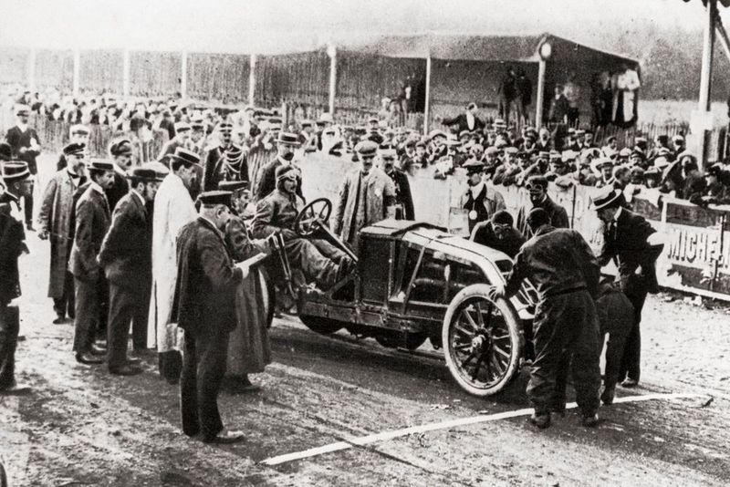 Renault war schon früh stark im Motorsport vertreten. So gewann Renault 1906 den ersten Grand Prix der Motorsport-Geschichte.  (Renault)