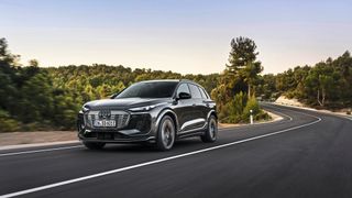 Der Audi Q6 E-Tron zielt mit einer Länge von 4,77 Metern in die Premium-Mittelklasse. (Bild: Audi AG)