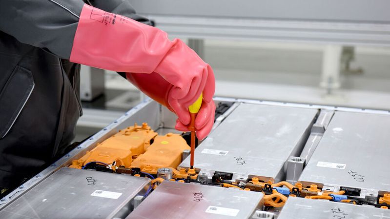 E-Auto-Batterien müssen künftig recycelt werden.(Bild:  Volkswagen)