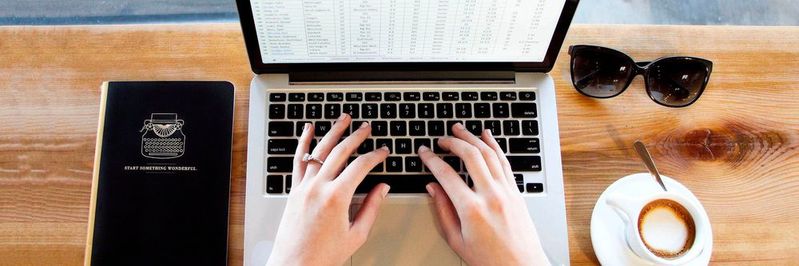 Arbeiten mit ITK-Technologie und Software ist heute weitgehend Standard in den Unternehmen.(Bild:  gemeinfrei /  Pixabay)