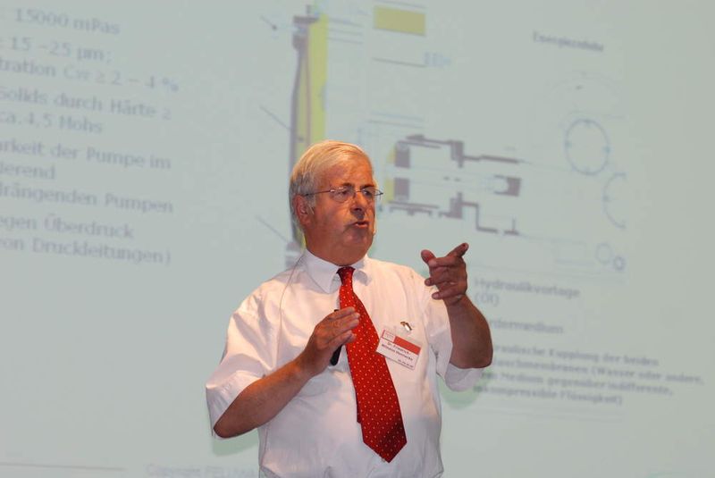 Ein engagierter Moderator und Fachmann mit enormem Erfahrungsschatz aus der Praxis: Dr.-Ing. Friedrich-Wilhelm Hennecke, ehemals Leiter des Pumpenzentrums der BASF  (Bild: PROCESS)