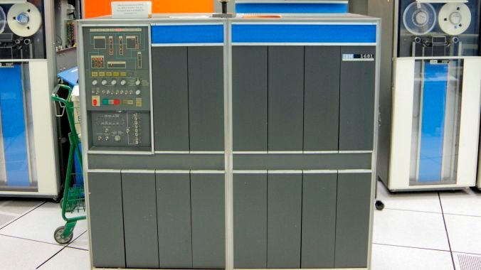 Mainframes gelten vielen als Technik aus vergangenen Jahrzehnten. Eine aktuelle Studie zeigt jedoch, dass Unternehmen die Systeme zunehmend als strategische Grundlage für KI-Anwendungen bewerten.(Bild:  Computer History Museum 10 /Michael Fraley / CC BY 2.0)