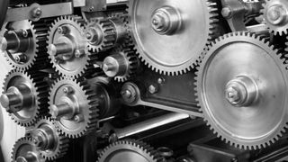 Sand im Getriebe: Der Mittelstand ist die tragende Säule der deutschen Wirtschaft. Doch die Motoren etlicher Unternehmen haben nach erheblichen Turbulenzen in den letzten Jahren zu stottern begonnen. Sie wieder zum Rundlauf zu bewegen, ist aber möglich. (Bild: frei lizenziert)