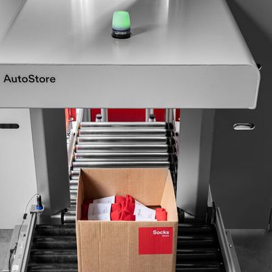 Nowaste Logistics ist der erste Autostore-Kunde, der die neue Autocase-Lösung einsetzt. Geliefert und installiert wurde das Ganze von Swisslog. (Bild: Marius Beck Dahle)