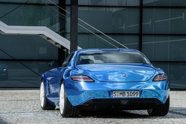 Der Mercedes-Benz SLS AMG Coupé Electric Drive - mit einer Gesamtleistung von 552 kW und einem maximalen Drehmoment von 1000 Nm der stärkste Elektro-Supersportwagen der Welt (Daimler AG)