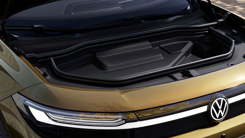 Unter der Fronthaube gibt es zudem einen 32 Liter großen Frunk. (Bild: VW)