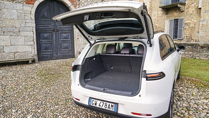 Die Heckklappe arbeitet immer elektrisch. (Bild: Leapmotor)