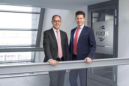 Die Ansprechpartner für Autohäuser und Werkstätten der Fuchs Schmierstoffe GmbH sind Stephan Lenz, Leiter Autohaus- und Werkstattgeschäft (re.), und Dirk Nusselt, Leitung Verkauf Automotive.(Bild:  Matthias Mueller)
