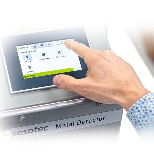 Die neue Control Unit Genius One ist für alle Freifall-Metalldetektoren der Rapid-Serie verfügbar. (Bild:  Sesotec)