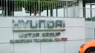 Opel hat sein Testzentrum in Düsseldorf dichtgemacht, Hyundai hat seins am gleichen Ort erweitert. Lesen Sie hier, was die Koreaner auf dem Square Campus nun noch alles machen können ... (Bild: Hyundai)