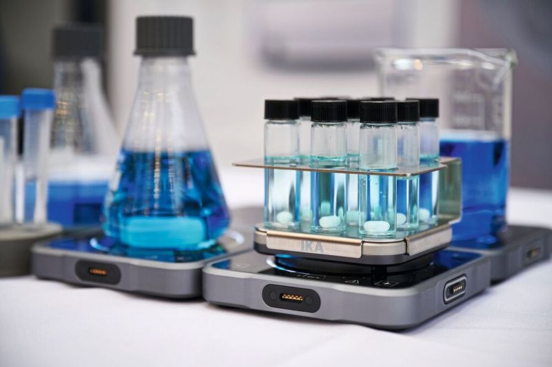 ... there is also typical laboratory equipment such as stirrers and hot plates.   For more information about upcoming LAB-SUPPLY trade fairs, visit www.lab-supply.info (Bild: Eye Am Chris)