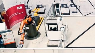 Pilotanlage des Next-Gen-AM-Projekts zur automatisierten additiven Fertigung der nächsten Generation: Technischer Kern der Anlage ist das Vier-Laser-System EOS M 400-4 zum metallbasierten industriellen 3D-Druck. Ein fahrerloses Transportsystem und Roboter sorgen für einen reibungslosen Durchlauf der Teile durch die gesamte Produktionslinie [9].  (EOS)