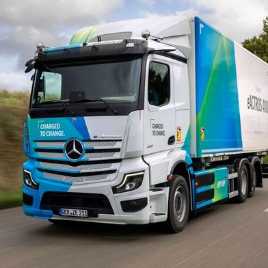 Elektrische Lkw bewähren sich im Kundeneinsatz. (Bild: Mercedes-Benz)