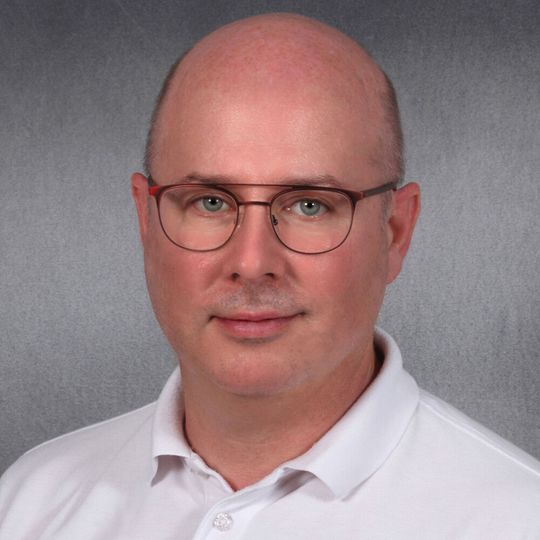 Tobias Best, Alpha Numerics: Der Simulationsexperte referiert im Rahmen der Cooling Days über den Einsatz eines CFD-Simulationswerkzeuges und dessen Funktionsweise sowie über den Import von CAD- und PCB-Daten. Tobias Best, Alpha Numerics: Der Simulationsexperte referiert im Rahmen der Cooling Days über den Einsatz eines CFD-Simulationswerkzeuges und dessen Funktionsweise sowie über den Import von CAD- und PCB-Daten.