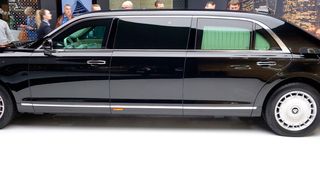 Mit Aurus ist in Genf ein neue Marke auf den Plan getreten. Der Senat basiert auf der neuen russischen Staatslimousine. (Wehner / »kfz-betrieb)