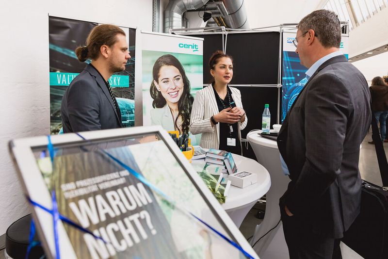 Die Partner und Sponsoren haben allesamt Lösungen parat, um die aktuellen Herausforderungen in der Produktentstehung effizient zu meistern. Unsere Partner in alphabetischer Reihenfolge: Altair, All for one, Bechtle PLM, CAIQ, Cenit, Comsol, Mdesign, Prostep, Simus Systems, Synera. Als Austeller durften wir in diesem Jahr zudem Evi:one, GPS Life, IAI, Isap, Linak, Net., Orcon und Wittenstein begrüßen. (Bild: Stefan Bausewein/VCG)