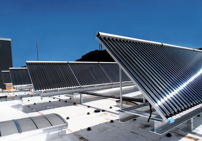 Eine Referenz für die Erwärmung von Prozesswasser, realisiert durch Eisenmann und Ritter XL Solar: Die Zehner Group in der Schweiz erwärmt Pro-zess- und Vorbehandlungs-bäder mit Solarthermie. (Bild: Eisenmann)