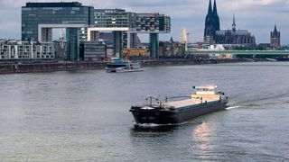 In den europäischen Gewässern kommen trotz vieler Verbesserungsmaßnahmen in der Vergangenheit immer noch zu viele Chemikalien vor.  (Bild: frei lizenziert)