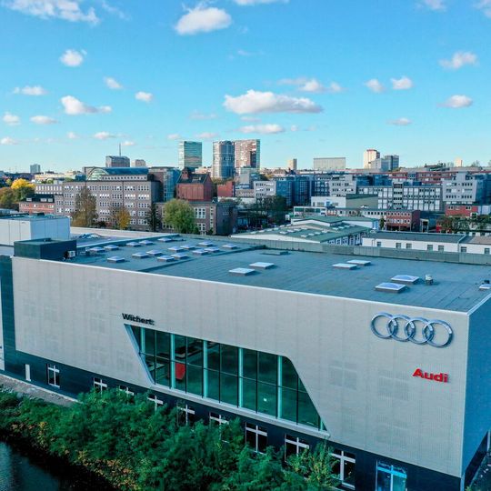 Das erst kürzlich fertiggestellte Audi-Terminal von Auto Wichert in Hamburg.(Bild:  Auto Wichert)