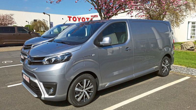Mit dem vollelektrischen Pro-Ace-Transporter will Toyota vor allem Gewerbetreibende ansprechen. (»kfz-betrieb« / Schweitzer)