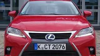 Mit dem Lexus CT 200h tritt der japanische Hersteller gegen den neuen Audi A3 Sportback e-tron an.  (Wolfgang Sievernich)