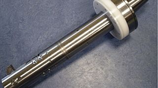 Kann nicht nur bohren, sondern auch seine Prozessdaten funken: Prototyp eines mechatronischen Zerspanungswerkzeugs, entwickelt von GFE. (Bild: GFE)