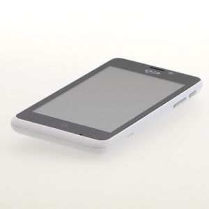Auf den ersten Blick wirkt das Geeksphone Peak wie ein halbherzig kopiertes iPhone.
