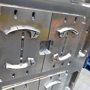 Der Schwerpunkt bei Dohlen & Krott sind hoch komplexe, überwie-gend gehärtete Spritzguss-Formteile mit Toleranzen von 5 Mikrometern und Oberflächen von RZ 0,8. (Bild:  Fehlmann AG)