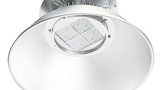 Mit einer 110-W-Leuchte mit 60° Abstrahlwinkel und mit einer 210-W-Leuchte mit 30° Abstrahlwinkel können Hallenprojekte von 6 m bis 20 m Höhe realisiert werden. (Bild: LEDtronic)