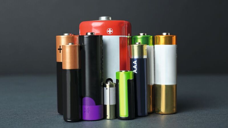 Die Ansprüche an das Elektrolytmaterial sind hoch: Am liebsten sollen Batterien innerhalb von zehn bis fünfzehn Minuten aufgeladen sein. 