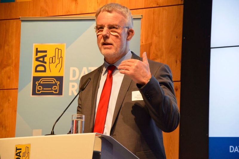 Der Bundestagsabgeordnete und Verkehrsexperte Arno Klare (SPD) zeigte in einem Eröffnungsbeitrag Perspektiven des Dieselantriebs auf. (Achter / »kfz-betrieb«)