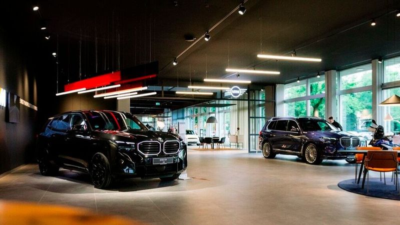 Die BMW-Niederlassung Kassel ist nach Frankfurt die zweite Niederlassung in Hessen, die nach dem konzernweiten Retail.Next-Konzept umgebaut wurde.(Bild:  BMW Niederlassung Kassel)
