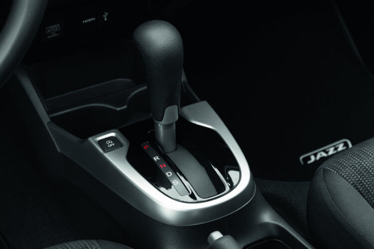 Das Fahrgefühl des stufenlosen CVT-Getriebes entspricht dem eines natürlichen Mehrgangschaltgetriebes: Eine Steuersoftware simuliert sieben Gänge und bietet eine optimierte Zuordnung des Gangwechsels. (Foto: Honda)