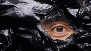 Abb.1: Die Raman-Mikros­kopie ist ein wichtiges Instrument zur Analyse von Kunststoffen, insbesondere für mehrschichtige Folien (Symbolbild). (Bild: © JpegPhotographer, Damir Khabirov - stock.adobe.com)