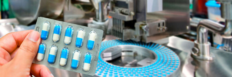 Produktions- und Abfüllmaschinen in der Pharmaindustrie kommunizieren miteinander und tauschen Sensorinformationen aus. So erfolgt die Produktion automatisiert und die Prozesse sind verbessert und nahtlos dokumentiert. 