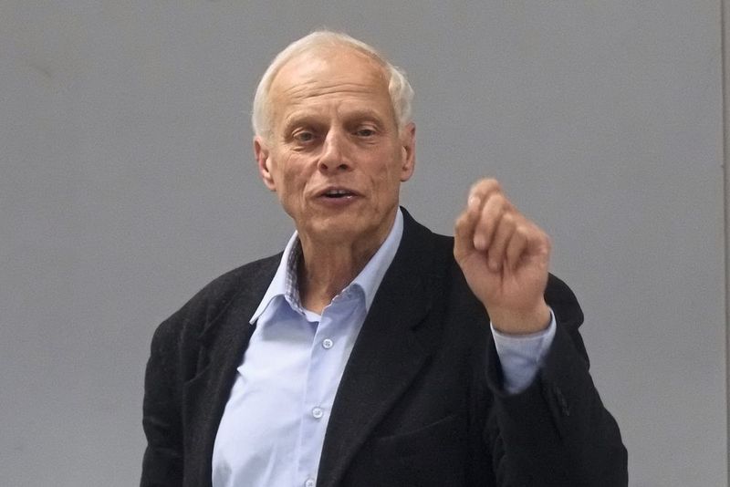 Der Umweltexperte Axel Friedrich kritisiert, dass die AU nicht den NOx-Ausstoß von Fahrzeugen überwacht. (Bild: Zietz/»kfz-betrieb«)